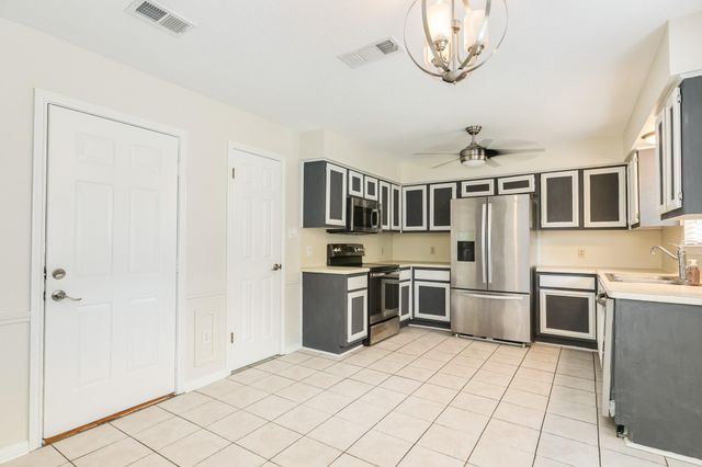 105 Sugar Cane Trace, Lake Jackson, TX 77566