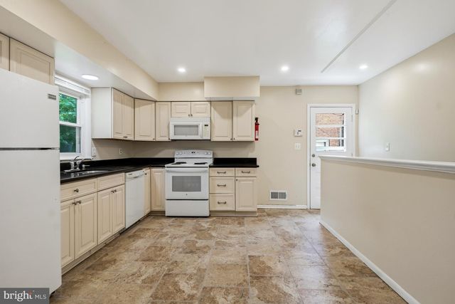 9017 SAINT ANDREWS PL, College Park, MD 20740