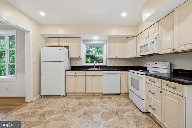 9017 SAINT ANDREWS PL, College Park, MD 20740