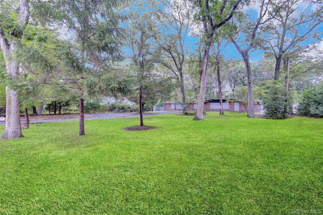 53 Chestnut Street, Mount Sinai, NY 11766