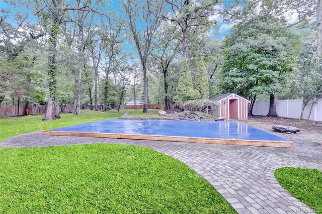 53 Chestnut Street, Mount Sinai, NY 11766