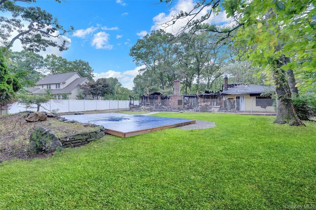 53 Chestnut Street, Mount Sinai, NY 11766