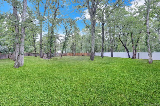 53 Chestnut Street, Mount Sinai, NY 11766