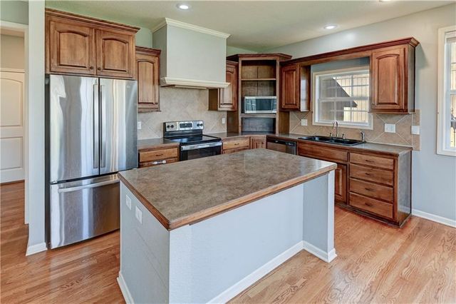 3705 N 153rd Street, Basehor, KS 66007