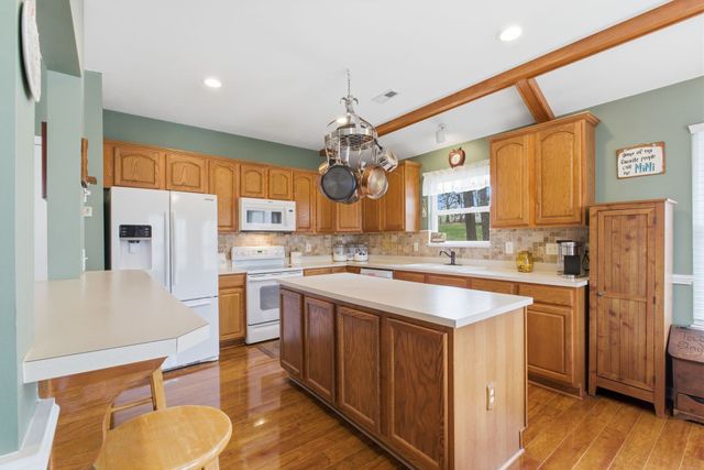 9207 Mockingbird Hills Ct, Bon Aqua, TN 37025
