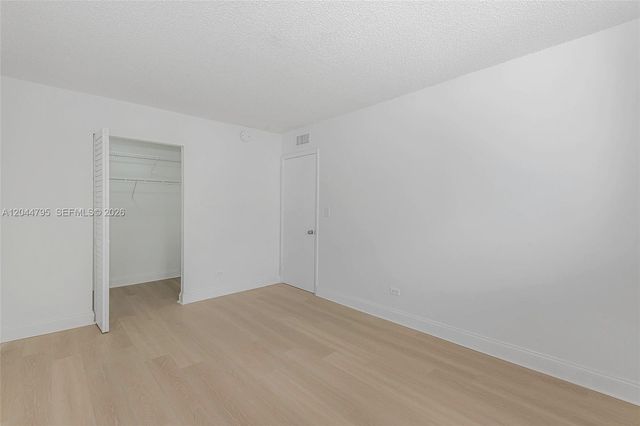 445 NE 195th St 326, Miami, FL 33179