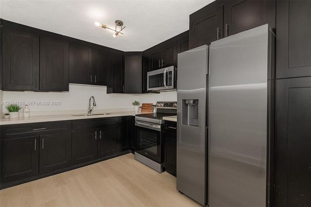445 NE 195th St 326, Miami, FL 33179