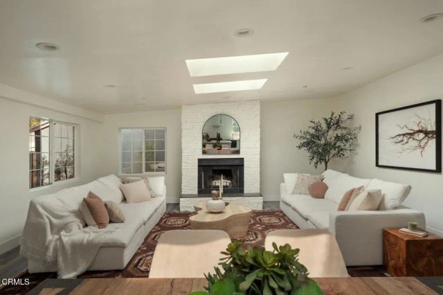 3359 Mills Avenue, La Crescenta, CA 91214