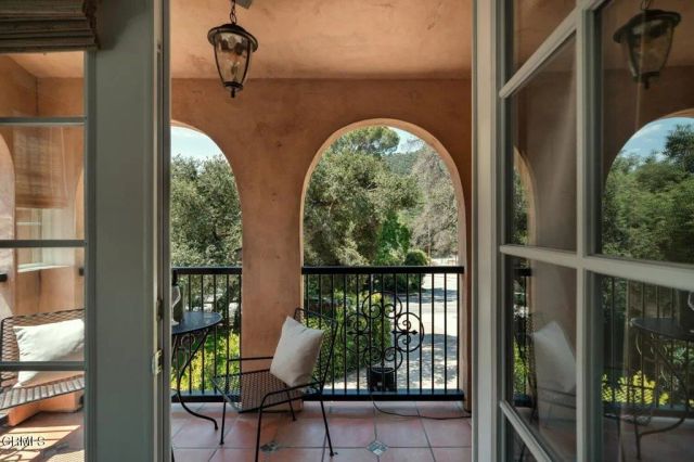 3359 Mills Avenue, La Crescenta, CA 91214