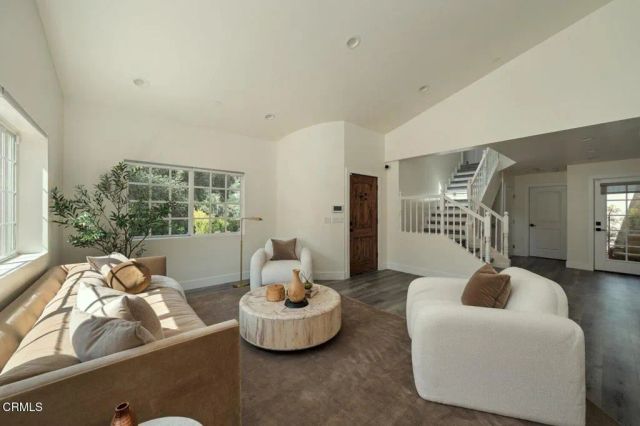3359 Mills Avenue, La Crescenta, CA 91214
