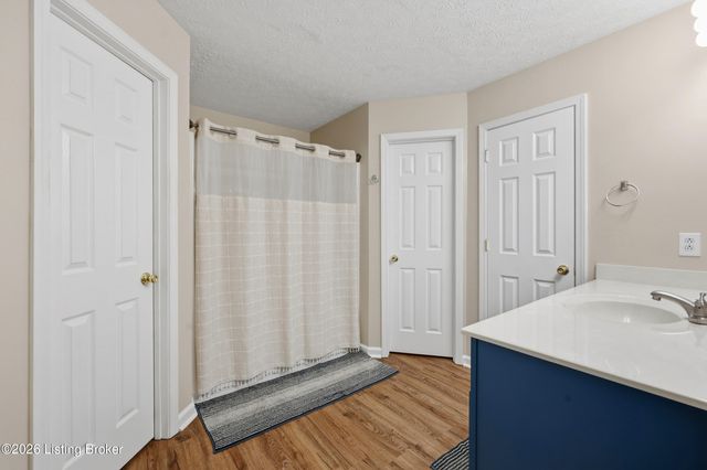 1112 Wood Glen Dr, Frankfort, KY 40601