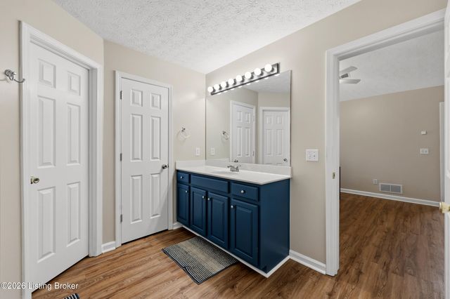 1112 Wood Glen Dr, Frankfort, KY 40601