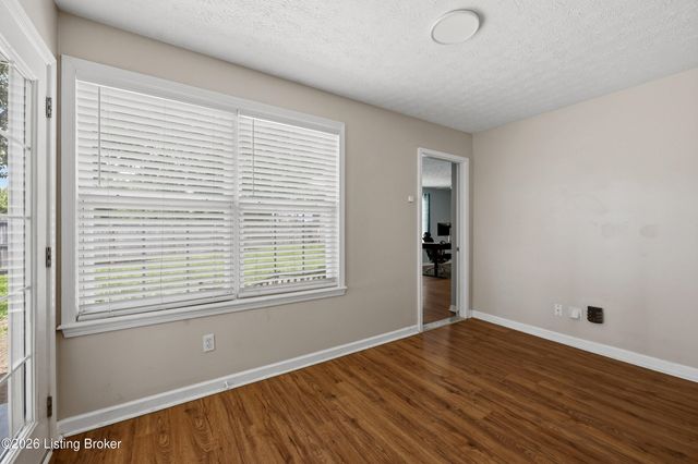 1112 Wood Glen Dr, Frankfort, KY 40601