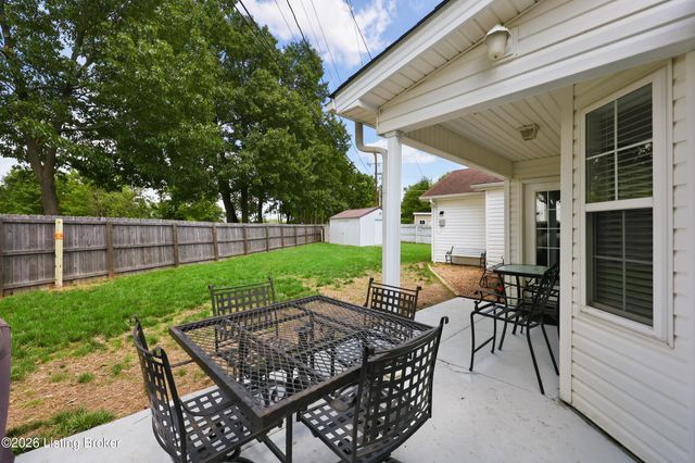 1112 Wood Glen Dr, Frankfort, KY 40601
