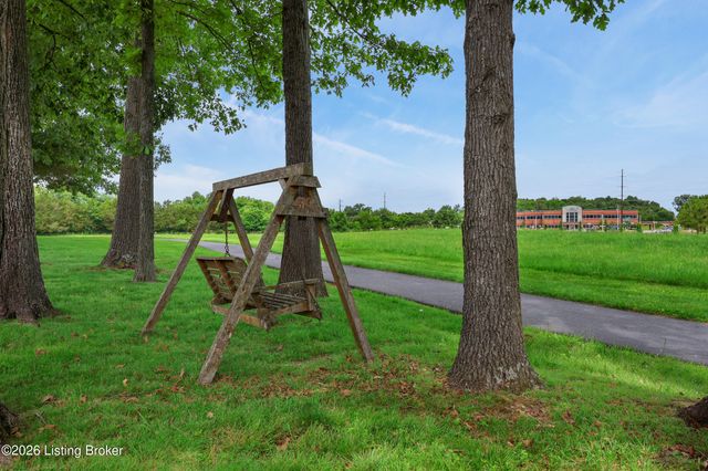 1112 Wood Glen Dr, Frankfort, KY 40601