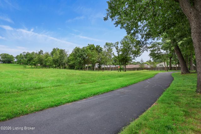 1112 Wood Glen Dr, Frankfort, KY 40601