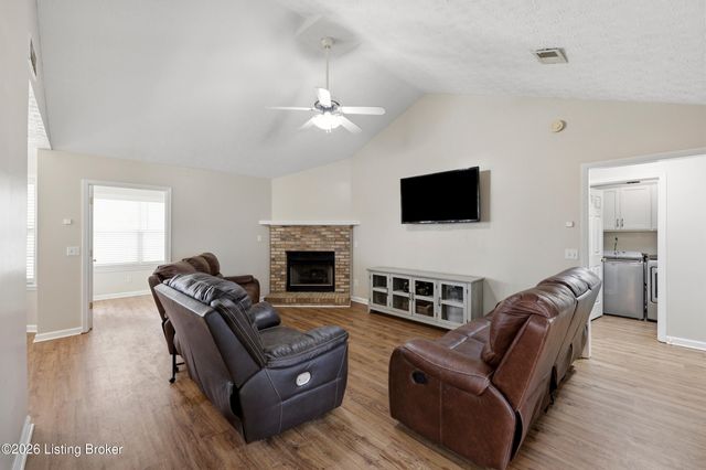 1112 Wood Glen Dr, Frankfort, KY 40601