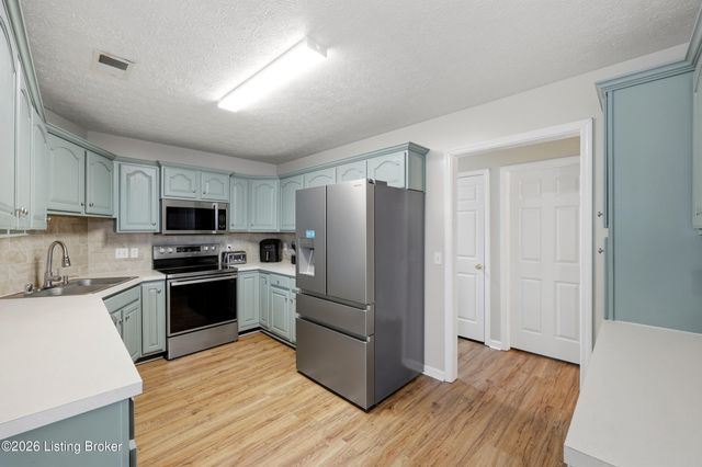 1112 Wood Glen Dr, Frankfort, KY 40601