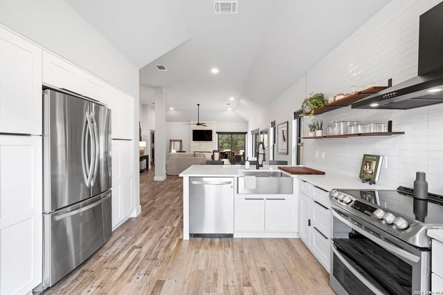 14222 Red Maple Wood, San Antonio, TX 78249