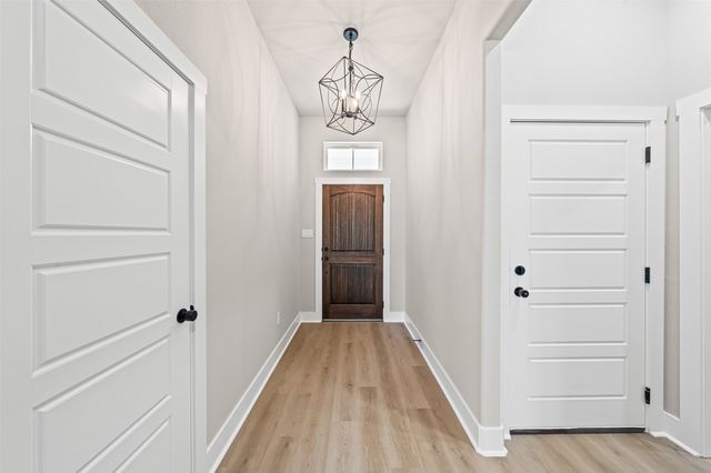 825 Forward Pass Drive, Hewitt, TX 76643