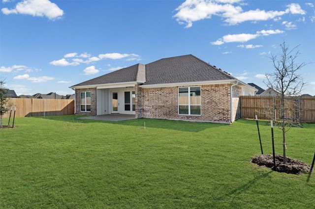 825 Forward Pass Drive, Hewitt, TX 76643