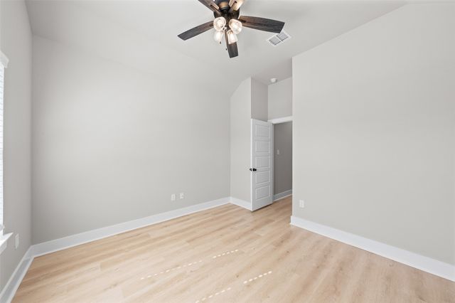 825 Forward Pass Drive, Hewitt, TX 76643