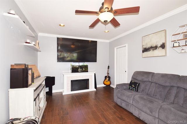 32 Lagoon Place, East Islip, NY 11730