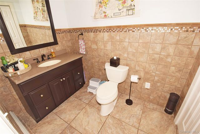 32 Lagoon Place, East Islip, NY 11730