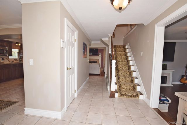 32 Lagoon Place, East Islip, NY 11730