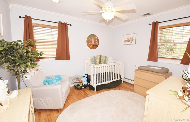 32 Lagoon Place, East Islip, NY 11730