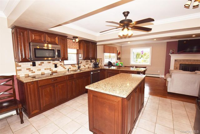 32 Lagoon Place, East Islip, NY 11730