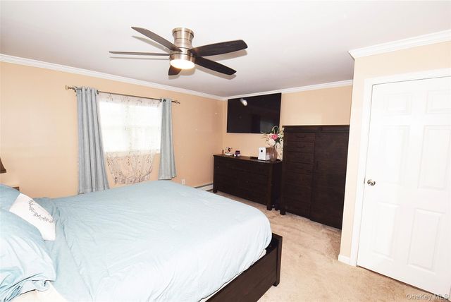 32 Lagoon Place, East Islip, NY 11730