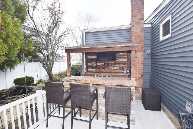 32 Lagoon Place, East Islip, NY 11730