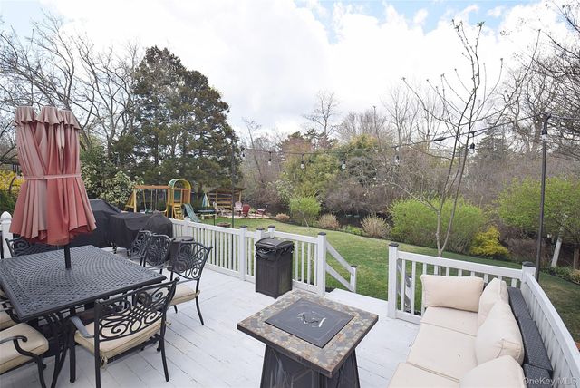 32 Lagoon Place, East Islip, NY 11730