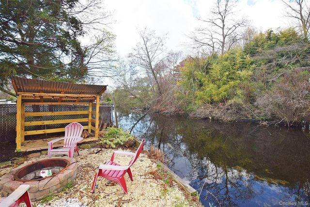 32 Lagoon Place, East Islip, NY 11730