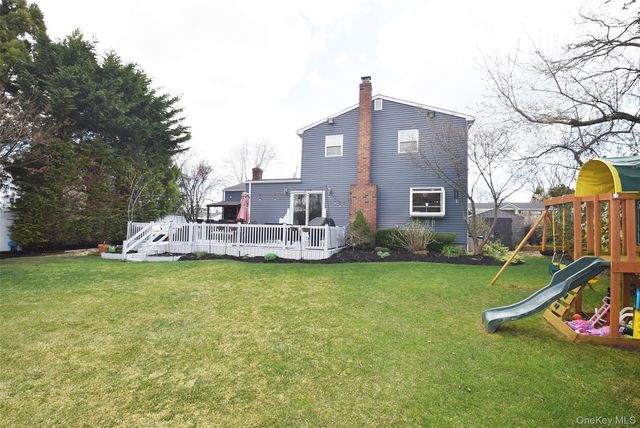 32 Lagoon Place, East Islip, NY 11730