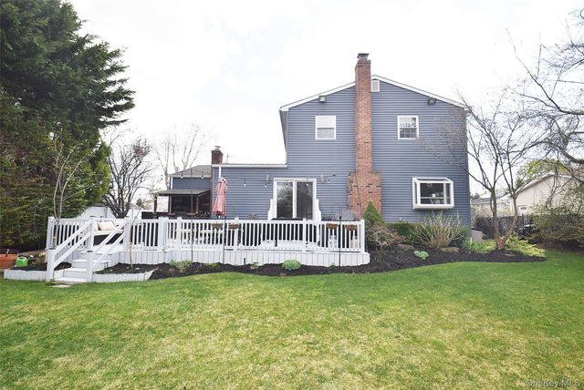 32 Lagoon Place, East Islip, NY 11730