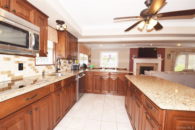 32 Lagoon Place, East Islip, NY 11730