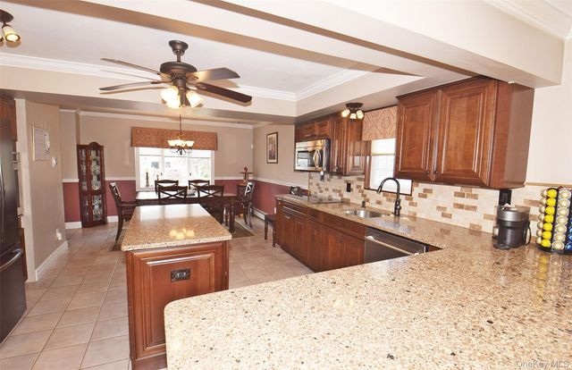 32 Lagoon Place, East Islip, NY 11730