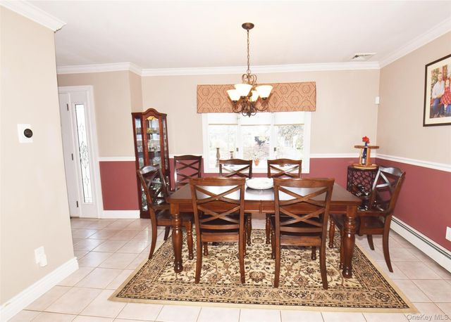 32 Lagoon Place, East Islip, NY 11730