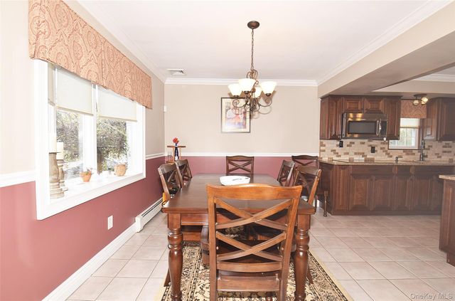 32 Lagoon Place, East Islip, NY 11730