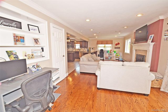 32 Lagoon Place, East Islip, NY 11730