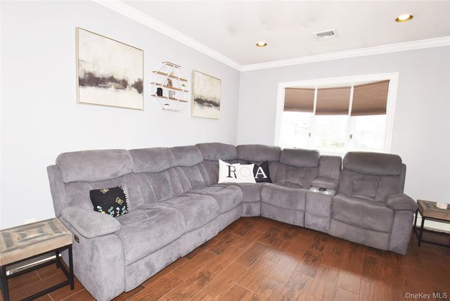 32 Lagoon Place, East Islip, NY 11730