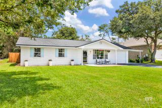 372 W 22nd Avenue, Gulf Shores, AL 36542