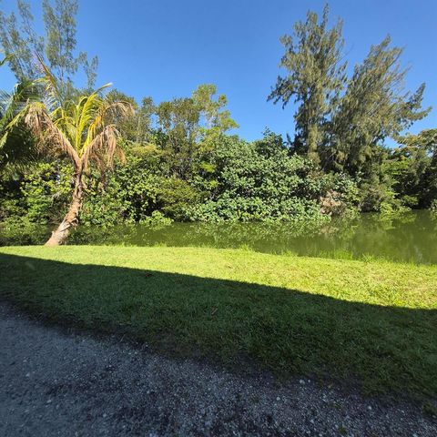 101 Northampton F, West Palm Beach, FL 33417