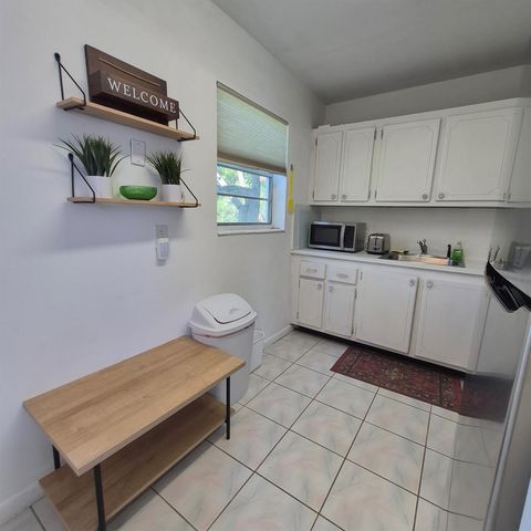 101 Northampton F, West Palm Beach, FL 33417