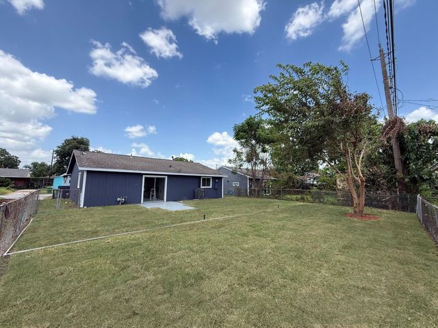 3313 Proswimmer Street, Houston, TX 77088