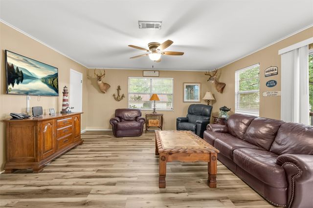 439 Lakeview Harbor, Onalaska, TX 77360