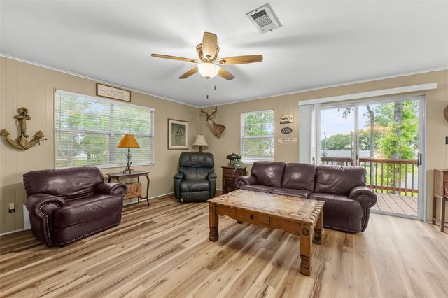 439 Lakeview Harbor, Onalaska, TX 77360