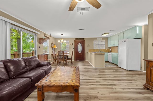 439 Lakeview Harbor, Onalaska, TX 77360